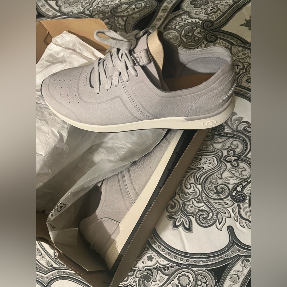 Woman’s Ugg sneakers